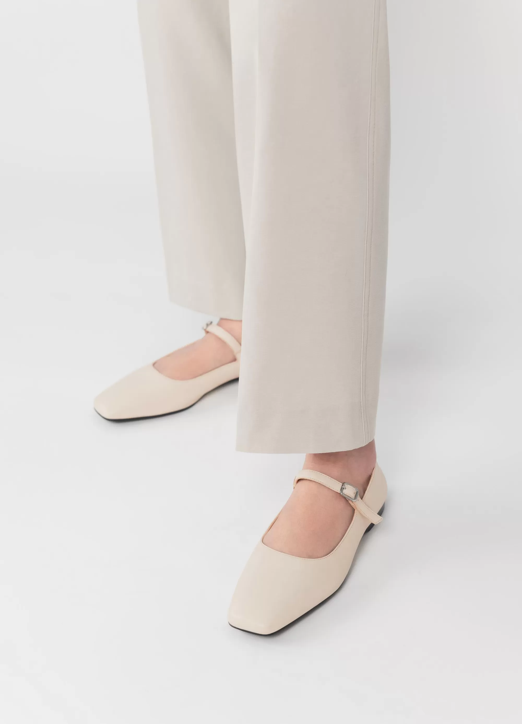 Vagabond Ballet Flats | Mary Janes | DELIA SHOES Off-Whiteleather